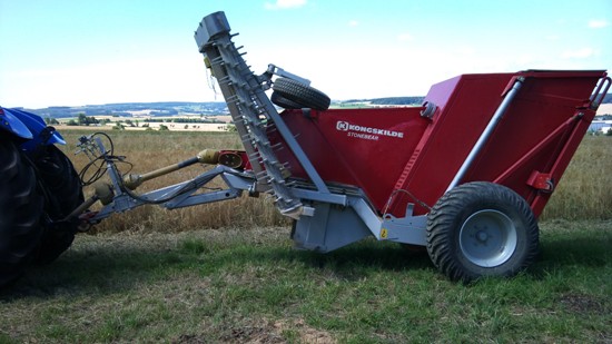 Stonebear Steinlesemaschine - Landwirtschaftliche Dienstleistungen